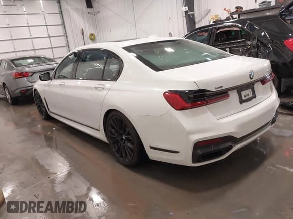 ✅ 2022 BMW 7 Series 750i xDrive • VIN: WBA7U2C03NCG89838 • Lot: 42187695. Listed on IAAI with 27,443 mi. Free auction sales archive from the USA and detailed vehicle history report at DreamBid. Image 3.