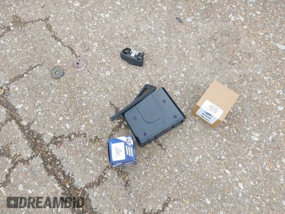 ✅ 2002 Chrysler Concorde LX • VIN: 2C3HD46R62H132431 • Lot: 41705664. Wystawiony na IAAI z przebiegiem 131 340 mil. Bezpłatny archiwum sprzedaży aukcyjnych z USA i szczegółowy raport historii pojazdu na DreamBid. Zdjęcie 12.