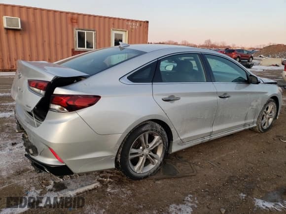 ✅ 2018 Hyundai Sonata Limited • VIN: 5NPE34AF8JH669810 • Lot: 72843962. Listed on Copart with 40,219 mi. Free auction sales archive from the USA and detailed vehicle history report at DreamBid. Image 3.