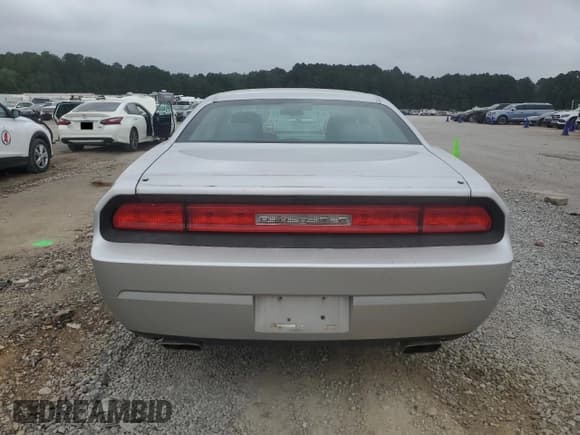 ✅ 2012 Dodge Challenger SXT Plus • VIN: 2C3CDYAG3CH147784 • Lot: 81181435. Wystawiony na Copart z przebiegiem 196 837 mil. Bezpłatny archiwum sprzedaży aukcyjnych z USA i szczegółowy raport historii pojazdu na DreamBid. Zdjęcie 6.