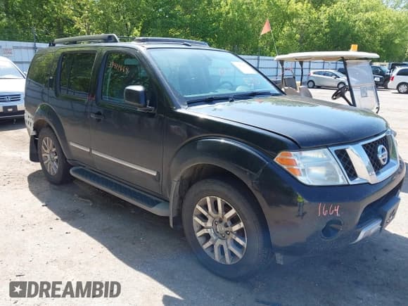 ✅ 2011 Nissan Pathfinder LE • VIN: 5N1AR1NB0BC605871 • Lot: 39411664. Wystawiony na IAAI z przebiegiem 192 483 mil. Bezpłatny archiwum sprzedaży aukcyjnych z USA i szczegółowy raport historii pojazdu na DreamBid. Zdjęcie 1.