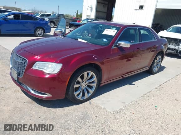 ✅ 2019 Chrysler 300 Touring • VIN: 2C3CCAAG4KH613666 • Lot: 43204791. Wystawiony na IAAI z przebiegiem 97 116 mil. Bezpłatny archiwum sprzedaży aukcyjnych z USA i szczegółowy raport historii pojazdu na DreamBid. Zdjęcie 2.