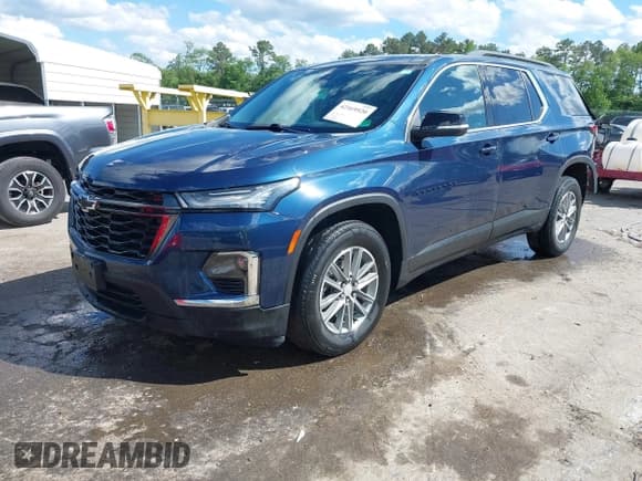 ✅ 2022 Chevrolet Traverse LT • VIN: 1GNERHKW7NJ192120 • Lot: 42169520. Wystawiony na IAAI z przebiegiem 83 034 mil. Bezpłatny archiwum sprzedaży aukcyjnych z USA i szczegółowy raport historii pojazdu na DreamBid. Zdjęcie 2.