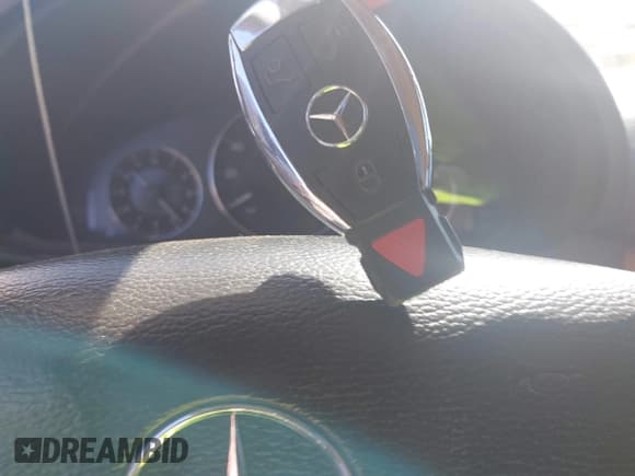 ✅ 2005 Mercedes-Benz CLK 500 • VIN: WDBTJ75J35F142835 • Lot: 41836593. Listed on IAAI with Not provided. Free auction sales archive from the USA and detailed vehicle history report at DreamBid. Image 11.