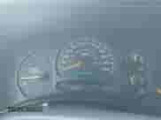 2004 Chevrolet Silverado 1500 z VIN 1GCEC14X04Z294723, wystawiony jako IAAI lot #42314001 z przebiegiem 217 834 mil mil oraz . Historia ofert i sprzedaży dostępna na DreamBid. Obrazek 7.