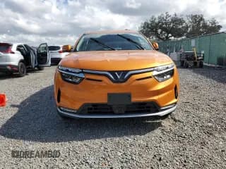 ✅ 2024 VinFast VF 8 Eco • VIN: RLLV1AEBXRH006640 • Lot: 79732644. Wystawiony na Copart z przebiegiem Nie podano. Bezpłatny archiwum sprzedaży aukcyjnych z USA i szczegółowy raport historii pojazdu na DreamBid. Zdjęcie 5.