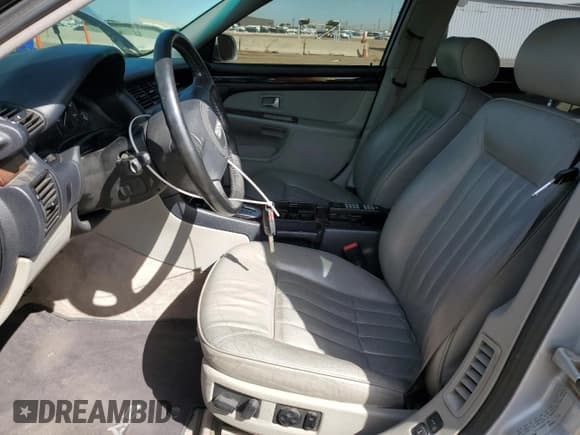 ✅ 1998 Audi A8 • VIN: WAUBG74D7WN001472 • Lot: 81575885. Wystawiony na Copart z przebiegiem 224 999 mil. Bezpłatny archiwum sprzedaży aukcyjnych z USA i szczegółowy raport historii pojazdu na DreamBid. Zdjęcie 7.