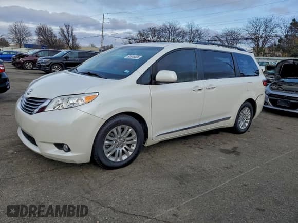 ✅ 2015 Toyota Sienna XLE • VIN: 5TDYK3DC1FS573112 • Lot: 93946095. Listed on Copart with 103,847 mi. Free auction sales archive from the USA and detailed vehicle history report at DreamBid. Image 1.