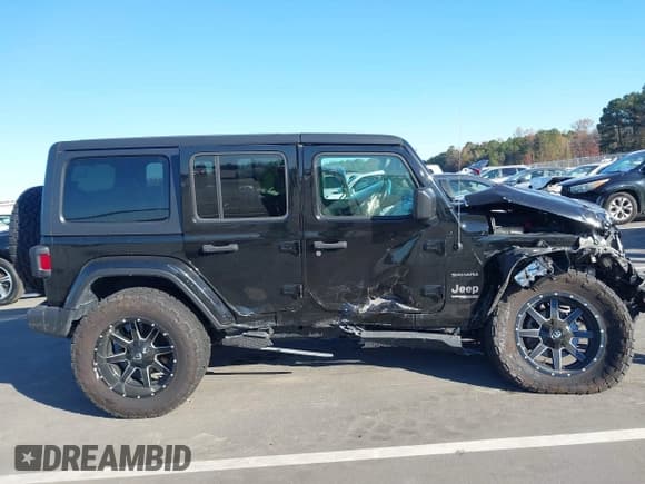 ✅ 2018 Jeep Wrangler Unlimited Sahara • VIN: 1C4HJXENXJW250860 • Lot: 43690907. Listed on IAAI with 79,756 mi. Free auction sales archive from the USA and detailed vehicle history report at DreamBid. Image 13.
