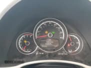 ✅ 2015 Volkswagen Beetle 1.8T w/Sound/Nav • VIN: 3VW517ATXFM820108 • Lot: 84611995. Wystawiony na Copart z przebiegiem 123 028 mil. Bezpłatny archiwum sprzedaży aukcyjnych z USA i szczegółowy raport historii pojazdu na DreamBid. Zdjęcie 9.