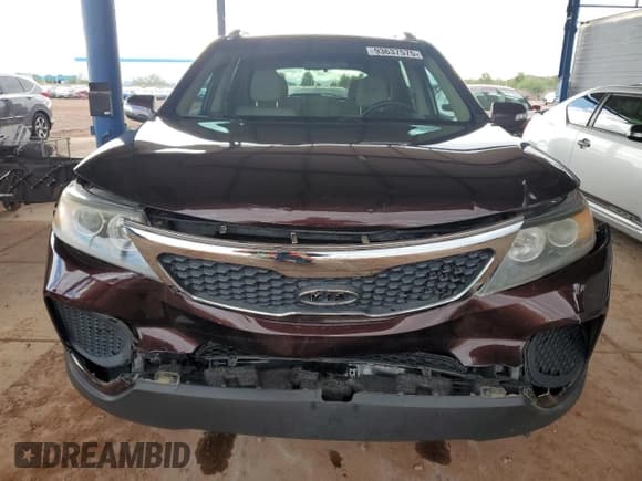 ✅ 2012 Kia Sorento LX • VIN: 5XYKT3A29CG190784 • Lot: 93637575. Wystawiony na Copart z przebiegiem 111 744 mil. Bezpłatny archiwum sprzedaży aukcyjnych z USA i szczegółowy raport historii pojazdu na DreamBid. Zdjęcie 5.