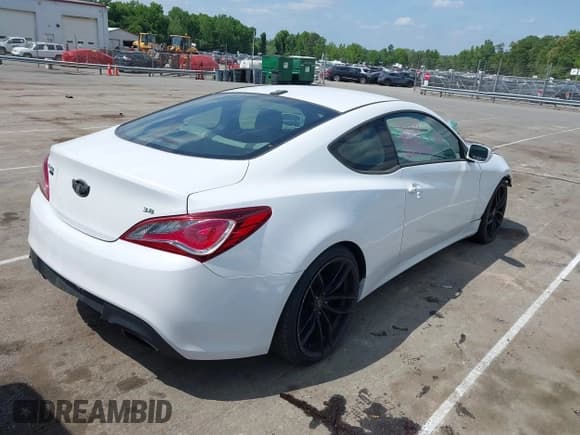 ✅ 2015 Hyundai Genesis Coupe R-Spec • VIN: KMHHU6KJ9FU122269 • Lot: 42146141. Listed on IAAI with 91,352 mi. Free auction sales archive from the USA and detailed vehicle history report at DreamBid. Image 4.
