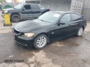 ✅ 2007 BMW 3 Series 328i • VIN: WBAVA33527KX81661 • Лот: 43804652. Опубликован ранее на IAAI с пробегом 198 336 миль. Бесплатный доступ к архиву аукционных продаж из США и подробный отчёт об истории автомобиля на DreamBid. Изображение 2.