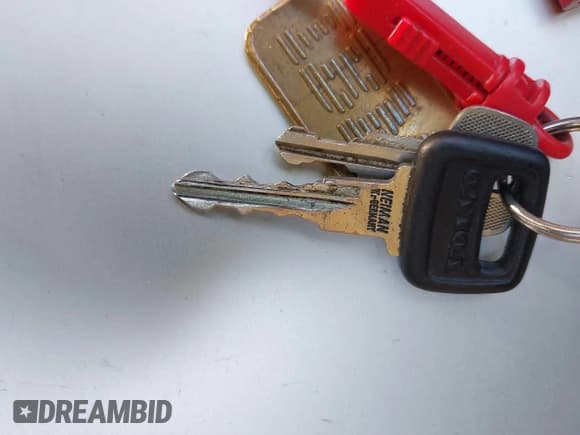 ✅ 1990 Volvo 240 • VIN: YV1AA8842L1424134 • Lot: 42626072. Wystawiony na IAAI z przebiegiem 87 728 mil. Bezpłatny archiwum sprzedaży aukcyjnych z USA i szczegółowy raport historii pojazdu na DreamBid. Zdjęcie 11.