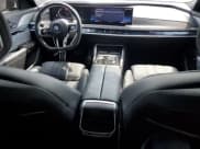 ✅ 2024 BMW 7 Series 760i xDrive • VIN: WBA33EJ02RCP63291 • Lot: 58191315. Wystawiony na Copart z przebiegiem 47 543 mil. Bezpłatny archiwum sprzedaży aukcyjnych z USA i szczegółowy raport historii pojazdu na DreamBid. Zdjęcie 8.
