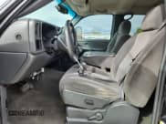 ✅ 2007 Chevrolet Silverado 2500HD LT1 • VIN: 1GCHK23D97F124976 • Lot: 85567345. Wystawiony na Copart z przebiegiem 299 509 mil. Bezpłatny archiwum sprzedaży aukcyjnych z USA i szczegółowy raport historii pojazdu na DreamBid. Zdjęcie 7.