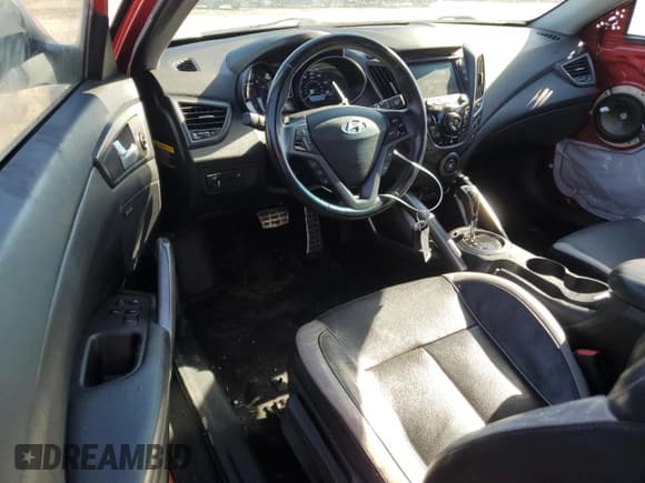 ✅ 2013 Hyundai Veloster Turbo • VIN: KMHTC6AE8DU131818 • Lot: 79379064. Wystawiony na Copart z przebiegiem 122 545 mil. Bezpłatny archiwum sprzedaży aukcyjnych z USA i szczegółowy raport historii pojazdu na DreamBid. Zdjęcie 8.