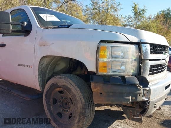 ✅ 2008 Chevrolet Silverado 2500HD Work Truck • VIN: 1GCHC29K78E129166 • Lot: 43641057. Wystawiony na IAAI z przebiegiem 329 201 mil. Bezpłatny archiwum sprzedaży aukcyjnych z USA i szczegółowy raport historii pojazdu na DreamBid. Zdjęcie 13.
