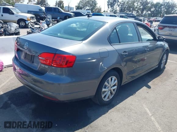 ✅ 2011 Volkswagen Jetta SE • VIN: 3VWDZ7AJ4BM389150 • Lot: 42725639. Listed on IAAI with 101,271 mi. Free auction sales archive from the USA and detailed vehicle history report at DreamBid. Image 4.