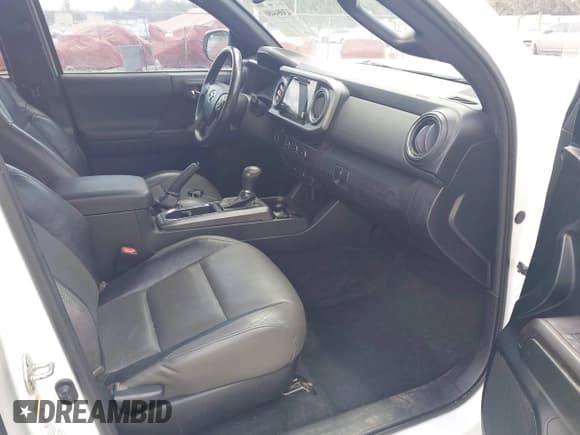 ✅ 2017 Toyota Tacoma SR5 • VIN: 3TMBZ5DNXHM006172 • Lot: 43084480. Listed on IAAI with 141,669 mi. Free auction sales archive from the USA and detailed vehicle history report at DreamBid. Image 5.