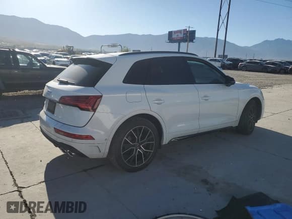 ✅ 2022 Audi SQ5 Prestige • VIN: WA1C4AFYXN2027409 • Lot: 64386075. Wystawiony na Copart z przebiegiem 30 523 mil. Bezpłatny archiwum sprzedaży aukcyjnych z USA i szczegółowy raport historii pojazdu na DreamBid. Zdjęcie 3.