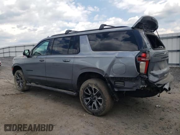 ✅ 2022 Chevrolet Suburban Z71 • VIN: 1GNSKDKD1NR112889 • Lot: 53532434. Wystawiony na Copart z przebiegiem 26 770 mil. Bezpłatny archiwum sprzedaży aukcyjnych z USA i szczegółowy raport historii pojazdu na DreamBid. Zdjęcie 2.