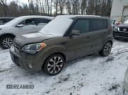 ✅ 2013 Kia Soul + • VIN: KNDJT2A67D7551081 • Lot: 41447711. Wystawiony na IAAI z przebiegiem 181 664 mil. Bezpłatny archiwum sprzedaży aukcyjnych z USA i szczegółowy raport historii pojazdu na DreamBid. Zdjęcie 2.