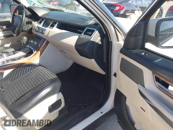 ✅ 2010 Land Rover Range Rover Sport HSE Lux • VIN: SALSK2D44AA252558 • Lot: 41476688. Listed on IAAI with Not provided. Free auction sales archive from the USA and detailed vehicle history report at DreamBid. Image 5.