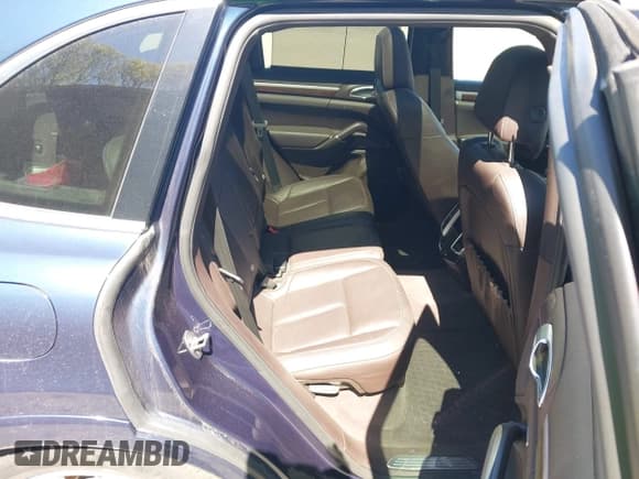 ✅ 2012 Porsche Cayenne S • VIN: WP1AB2A27CLA49899 • Lot: 42081215. Listed on IAAI with 147,920 mi. Free auction sales archive from the USA and detailed vehicle history report at DreamBid. Image 8.