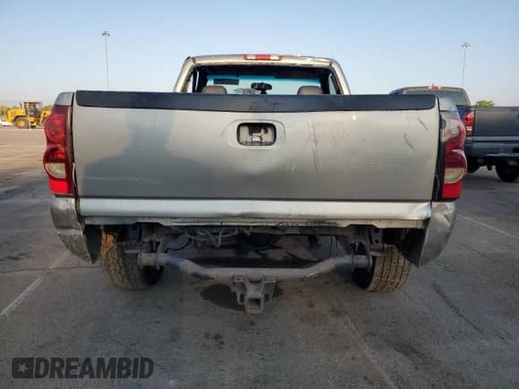 ✅ 2003 Chevrolet Silverado 1500 • VIN: 1GCEC14V43Z239995 • Lot: 71229394. Wystawiony na Copart z przebiegiem 301 543 mil mil. Skorzystaj z bezpłatnego archiwum sprzedaży aukcyjnych z USA i zobacz szczegółowy raport historii pojazdu na DreamBid. Zdjęcie 6.