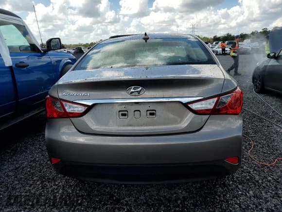 ✅ 2014 Hyundai Sonata GLS • VIN: 5NPEB4AC7EH899210 • Lot: 74763864. Wystawiony na Copart z przebiegiem Nie podano. Bezpłatny archiwum sprzedaży aukcyjnych z USA i szczegółowy raport historii pojazdu na DreamBid. Zdjęcie 6.