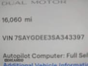 ✅ 2025 Tesla Model Y Long Range • VIN: 7SAYGDEE3SA343397 • Lot: 43196591. Listed on IAAI with 16,060 mi. Free auction sales archive from the USA and detailed vehicle history report at DreamBid. Image 9.