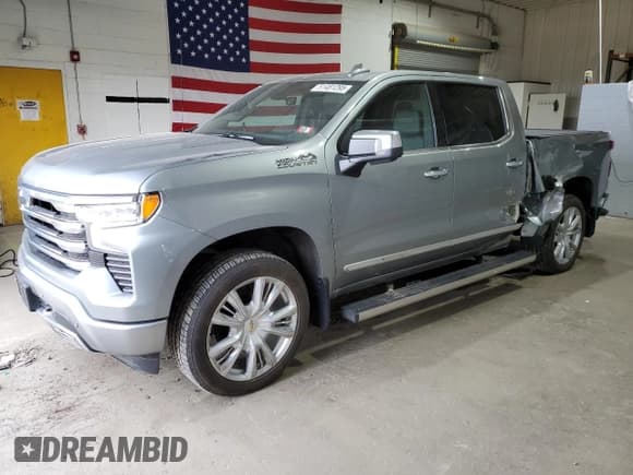 ✅ 2025 Chevrolet Silverado 1500 • VIN: 2GCUKJED2S1143083 • Лот: 51481295. Опубликован ранее на Copart с пробегом 4 305 миль. Бесплатный доступ к архиву аукционных продаж из США и подробный отчёт об истории автомобиля на DreamBid. Изображение 1.