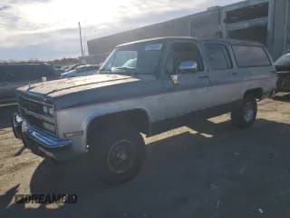 ✅ 1990 Chevrolet Suburban • VIN: 1GNEV16K4LF109799 • Lot: 80185334. Wystawiony na Copart z przebiegiem 288 453 mil. Bezpłatny archiwum sprzedaży aukcyjnych z USA i szczegółowy raport historii pojazdu na DreamBid. Zdjęcie 1.