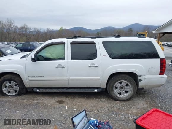 ✅ 2007 Chevrolet Suburban LT • VIN: 3GNFK163X7G275609 • Lot: 41934736. Listed on IAAI with 234,794 mi. Free auction sales archive from the USA and detailed vehicle history report at DreamBid. Image 14.