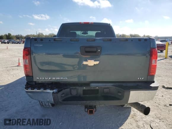 ✅ 2009 Chevrolet Silverado 2500HD • VIN: 1GCHK696X9E147868 • Lot: 43383015. Wystawiony na Copart z przebiegiem 262 454 mil. Bezpłatny archiwum sprzedaży aukcyjnych z USA i szczegółowy raport historii pojazdu na DreamBid. Zdjęcie 6.