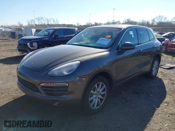 ✅ 2011 Porsche Cayenne • VIN: WP1AA2A28BLA01782 • Лот: 43814332. Опубликован ранее на IAAI с пробегом 236 801 миль. Бесплатный доступ к архиву аукционных продаж из США и подробный отчёт об истории автомобиля на DreamBid. Изображение 6.
