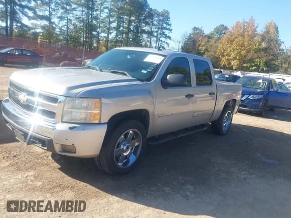 ✅ 2007 Chevrolet Silverado 1500 1LT • VIN: 2GCEC13J871688674 • Lot: 43707213. Wystawiony na IAAI z przebiegiem 293 504 mil. Bezpłatny archiwum sprzedaży aukcyjnych z USA i szczegółowy raport historii pojazdu na DreamBid. Zdjęcie 2.