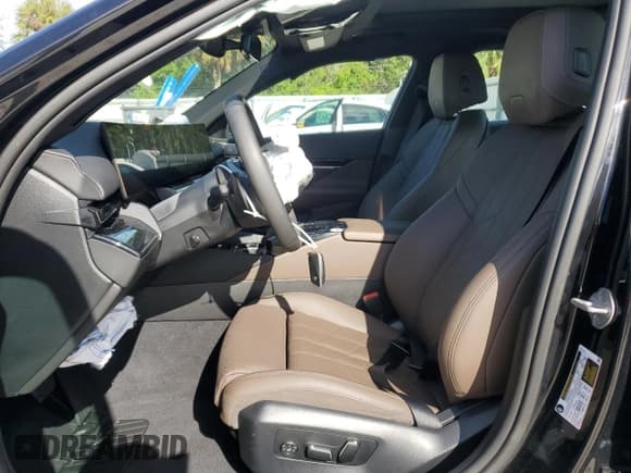 ✅ 2024 BMW 5 Series 530i • VIN: WBA43FJ09RCR17036 • Lot: 85694394. Listed on Copart with 11,900 mi. Free auction sales archive from the USA and detailed vehicle history report at DreamBid. Image 7.