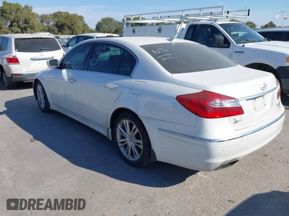 2012 Hyundai Genesis 3.8L с VIN KMHGC4DD0CU201075, выставлен на аукционе IAAI как лот 43367277 с пробегом 132 072 миль миль и . История ставок и продаж доступна на DreamBid. Изображение 3.