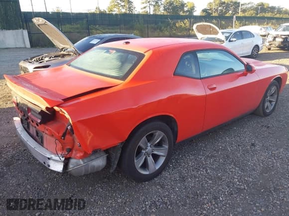 ✅ 2019 Dodge Challenger SXT • VIN: 2C3CDZAG1KH534631 • Lot: 43322768. Wystawiony na IAAI z przebiegiem 98 602 mil. Bezpłatny archiwum sprzedaży aukcyjnych z USA i szczegółowy raport historii pojazdu na DreamBid. Zdjęcie 4.