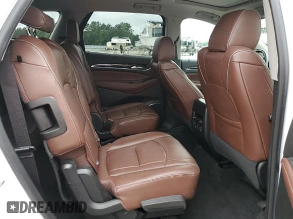 ✅ 2018 Buick Enclave Avenir • VIN: 5GAERDKW5JJ272268 • Lot: 60118705. Wystawiony na Copart z przebiegiem 49 638 mil. Bezpłatny archiwum sprzedaży aukcyjnych z USA i szczegółowy raport historii pojazdu na DreamBid. Zdjęcie 11.