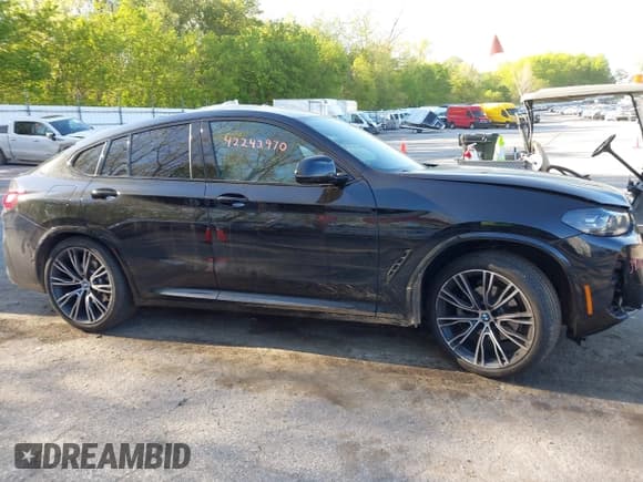 ✅ 2025 BMW X4 xDrive30i • VIN: 5UX33DT06S9Y68475 • Lot: 42243970. Listed on IAAI with 7,543 mi. Free auction sales archive from the USA and detailed vehicle history report at DreamBid. Image 14.