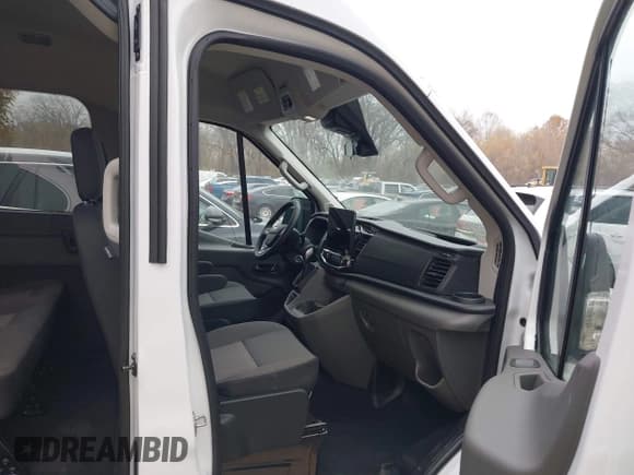 ✅ 2026 Ford Transit Passenger XL • VIN: 1FBAX2C88TKA06879 • Lot: 43715976. Listed on IAAI with 628 mi. Free auction sales archive from the USA and detailed vehicle history report at DreamBid. Image 5.