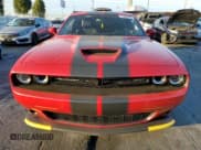 ✅ 2015 Dodge Challenger SRT 392 • VIN: 2C3CDZDJ7FH911542 • Lot: 91856225. Wystawiony na Copart z przebiegiem 54 239 mil. Bezpłatny archiwum sprzedaży aukcyjnych z USA i szczegółowy raport historii pojazdu na DreamBid. Zdjęcie 5.