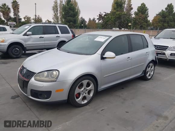 ✅ 2008 Volkswagen Golf GTI • VIN: WVWHV71K28W040036 • Lot: 43587162. Wystawiony na IAAI z przebiegiem 241 415 mil. Bezpłatny archiwum sprzedaży aukcyjnych z USA i szczegółowy raport historii pojazdu na DreamBid. Zdjęcie 2.