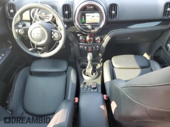✅ 2019 MINI Countryman Cooper S • VIN: WMZYT3C5XK3E95850 • Lot: 63079114. Listed on Copart with 69,128 mi. Free auction sales archive from the USA and detailed vehicle history report at DreamBid. Image 8.