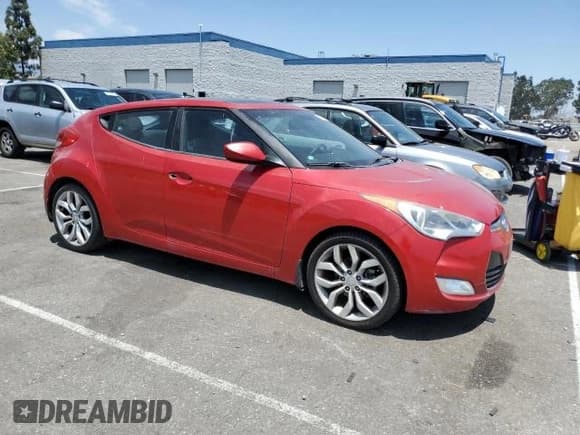✅ 2013 Hyundai Veloster w/Gray Int • VIN: KMHTC6AD6DU172584 • Lot: 82425004. Wystawiony na Copart z przebiegiem 135 563 mil. Bezpłatny archiwum sprzedaży aukcyjnych z USA i szczegółowy raport historii pojazdu na DreamBid. Zdjęcie 4.