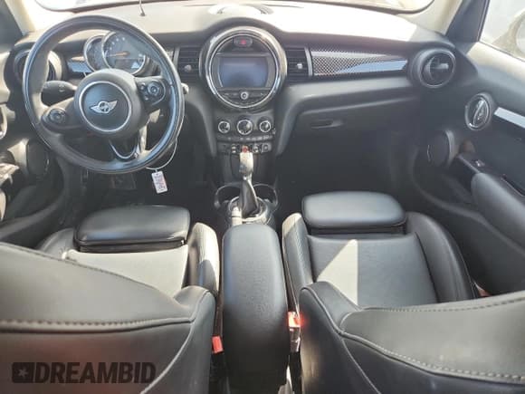 ✅ 2017 MINI Hardtop 4 Door Cooper S • VIN: WMWXU3C57H2D32724 • Лот: 81017475. Опубликован ранее на Copart с пробегом 132 296 миль. Бесплатный доступ к архиву аукционных продаж из США и подробный отчёт об истории автомобиля на DreamBid. Изображение 8.