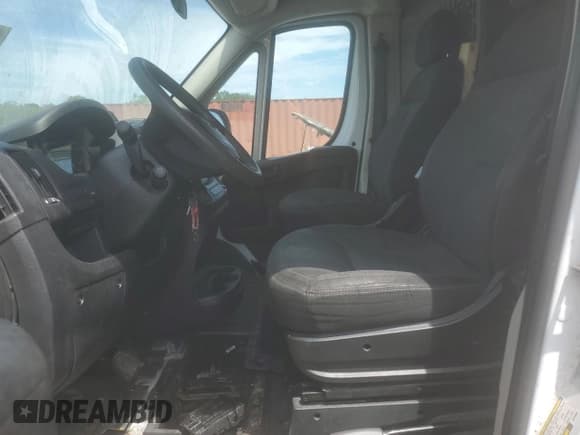 ✅ 2016 Ram ProMaster Cargo • VIN: 3C6URVJG2GE122559 • Lot: 55882015. Wystawiony na Copart z przebiegiem 340 773 mil. Bezpłatny archiwum sprzedaży aukcyjnych z USA i szczegółowy raport historii pojazdu na DreamBid. Zdjęcie 7.